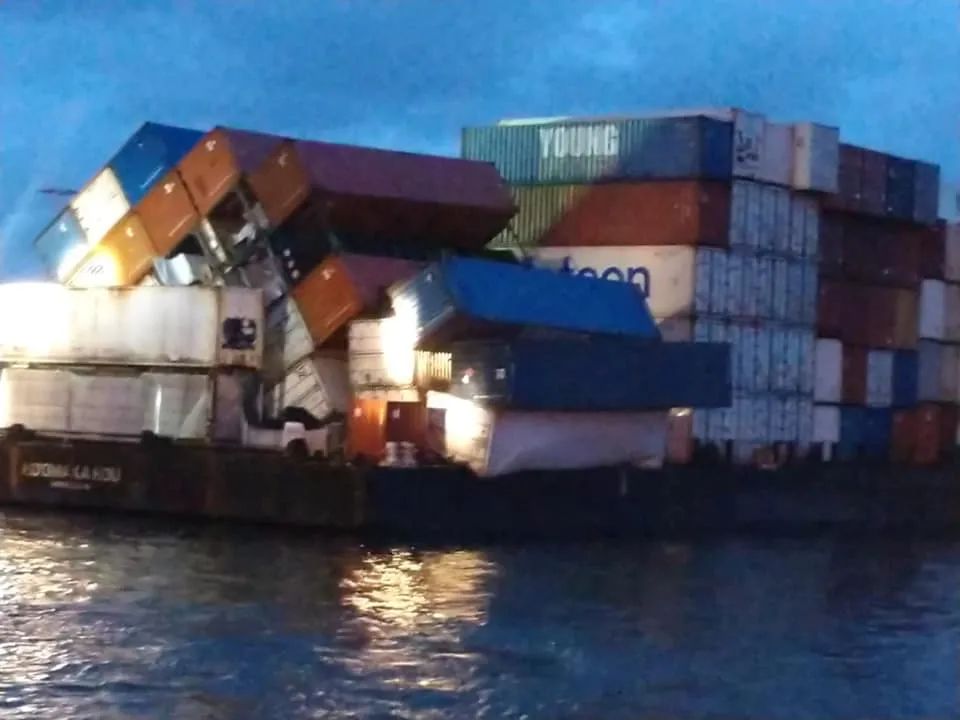 突發(fā)！21個(gè)集裝箱落海！